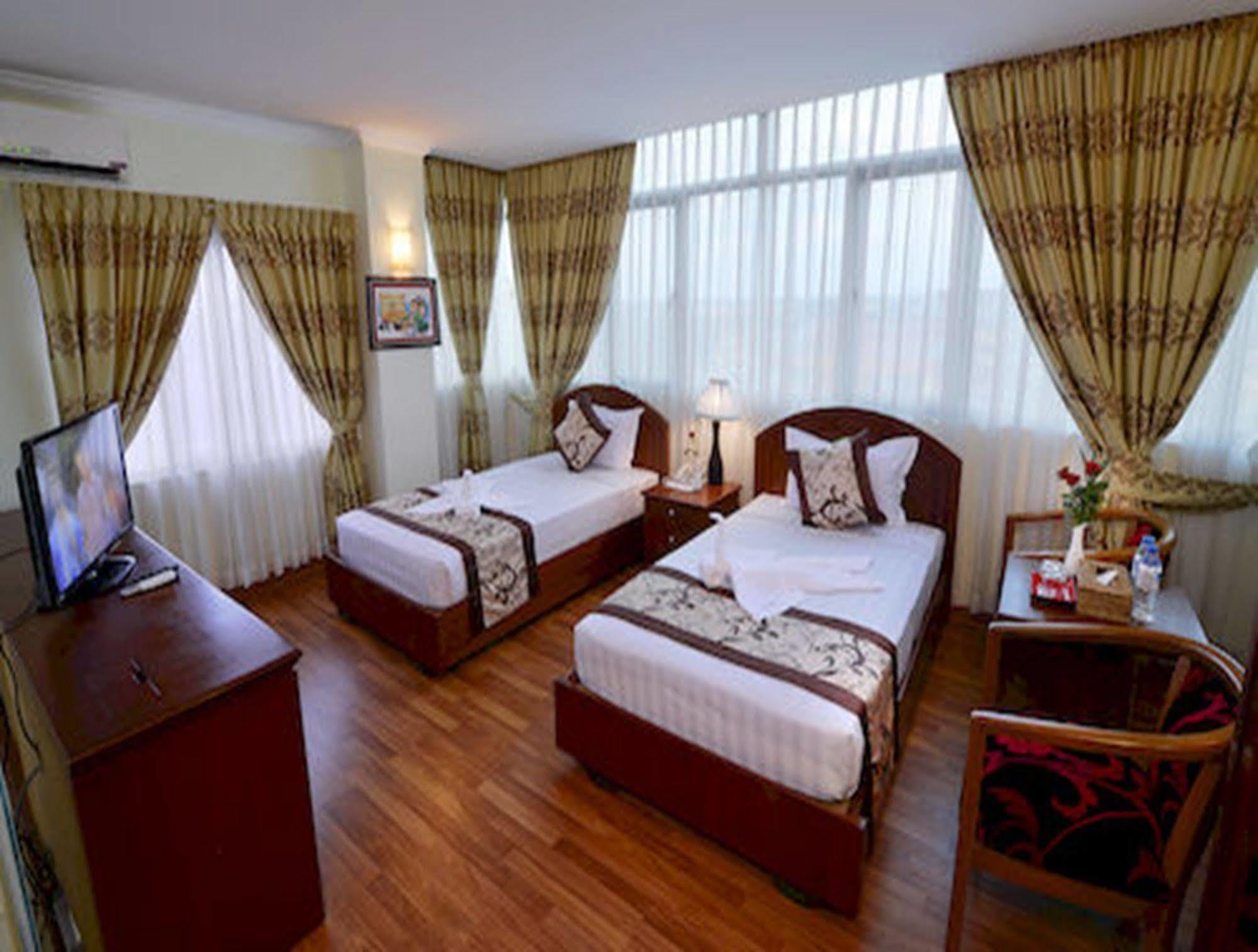 Millennium Hotel Янгон Экстерьер фото